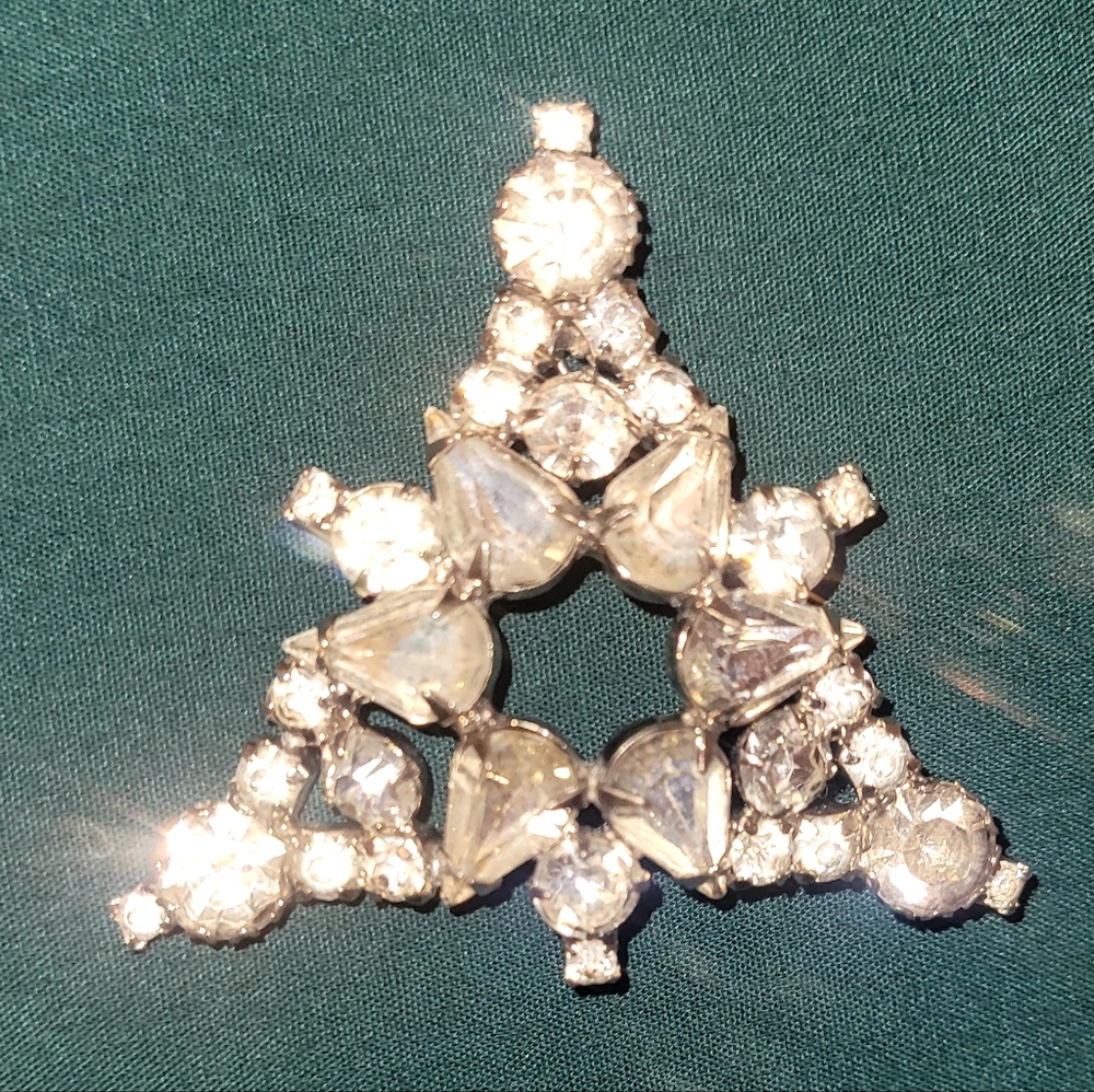 Vintage rhinestone triangle brooch - Picture 2 of 6